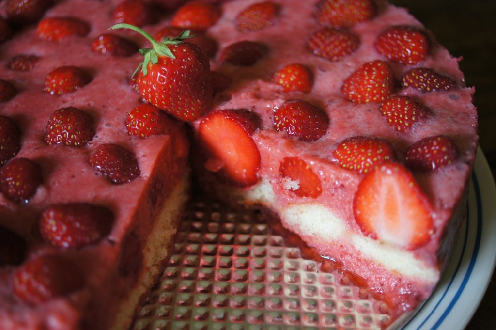 Old-fashioned Strawberry Bavarian Cream – A Hundred Years Ago